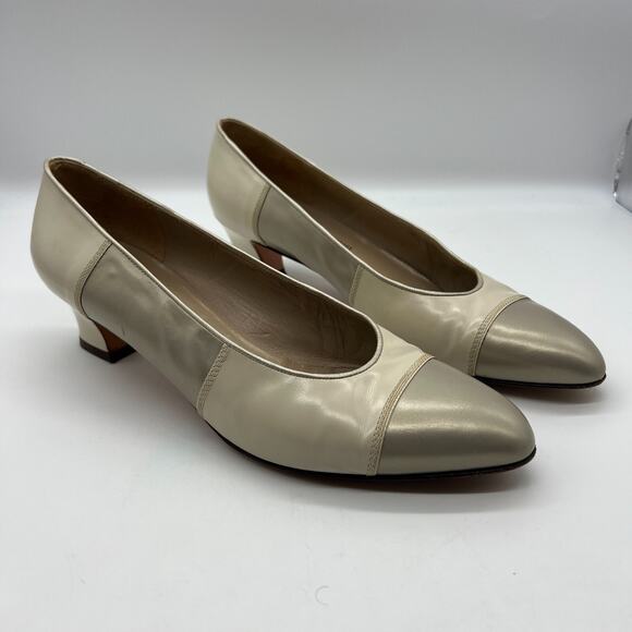 Salvatore Ferragamo Vintage 2-Tone silver cream Leather low heels size 9.5B - Picture 1 of 9